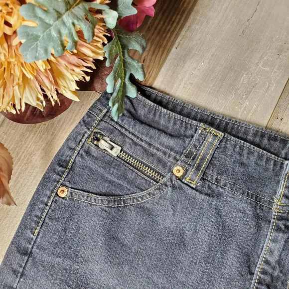 Vintage Levi's Side Slit Jean Skirt Misses Size 8 Black Distressed Raw Hem - Picture 3 of 14